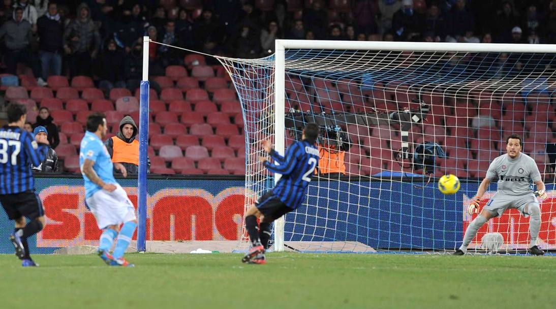 Campionato 2011-2012 Napoli vs Inter. Il gol di Lavezzi dell&#39;1-0 (Lapresse)
